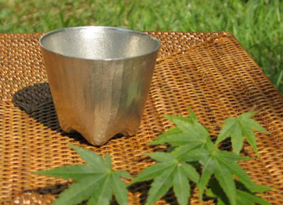 一目惚れの足付きぐい呑み