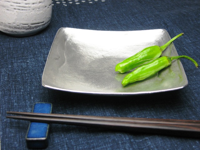 錫製和食器【潮待紋角小皿】作家「小泉均」